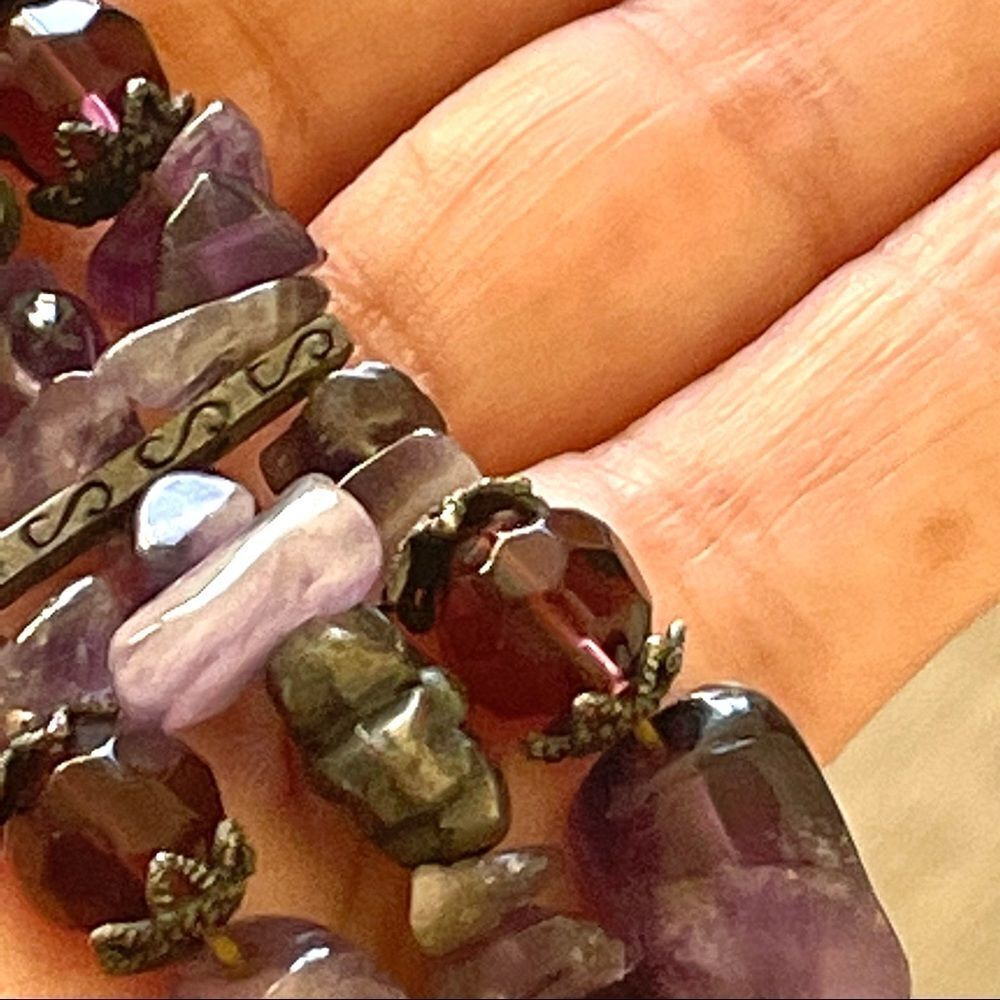 Purple beaded stretchy bracelet - Picture 9 of 9
